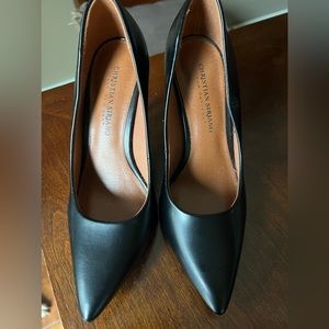 Woman’s pointy toed pumps